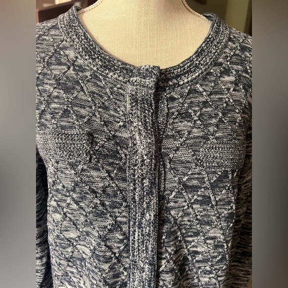 Jones New York Black and Gray Cardigan.- M - Picture 8 of 11